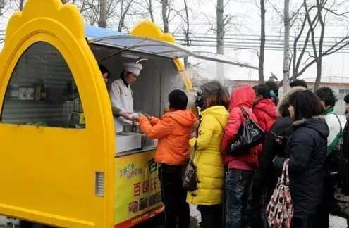 書報(bào)亭、早餐車，甚至垃圾桶都有二維碼“身份證”了。